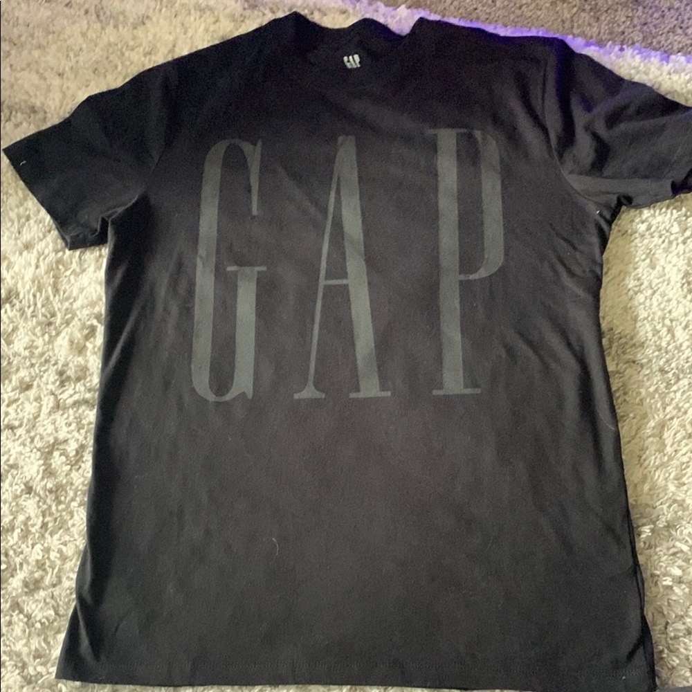 GAP Black Short Sleeve Tee Minimalist Design